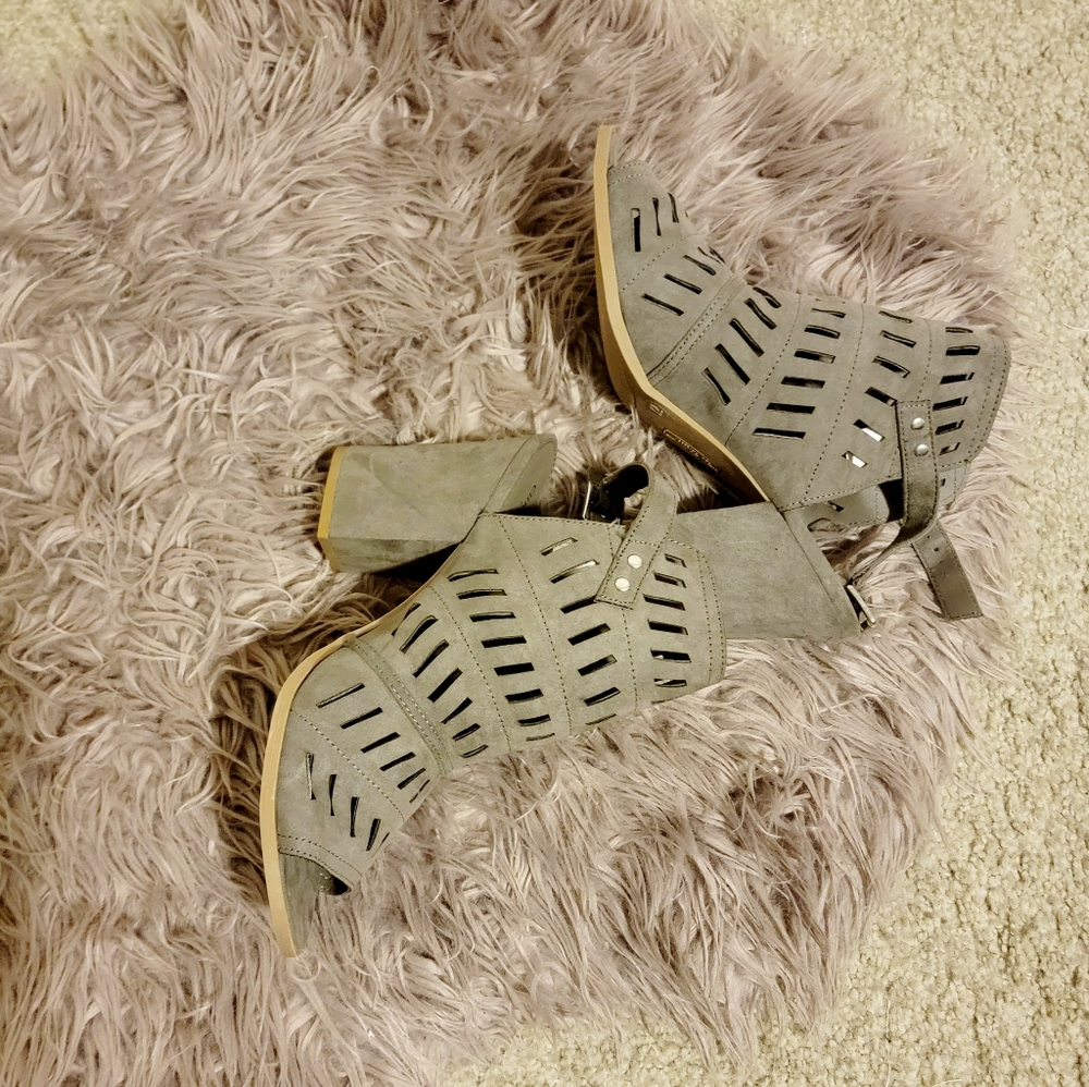 Christian Siriano Gray Block Sandals